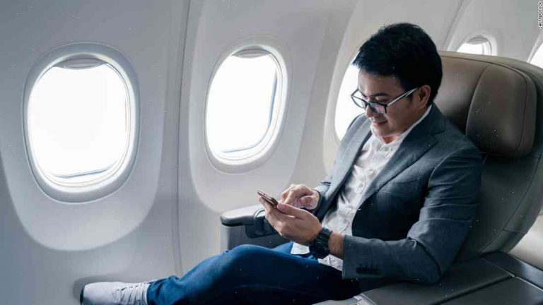 FCC: Mobile phones on flights are here to stay