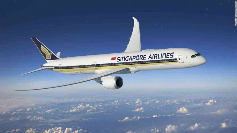 Singapore Airlines urges 'universal vaccination'