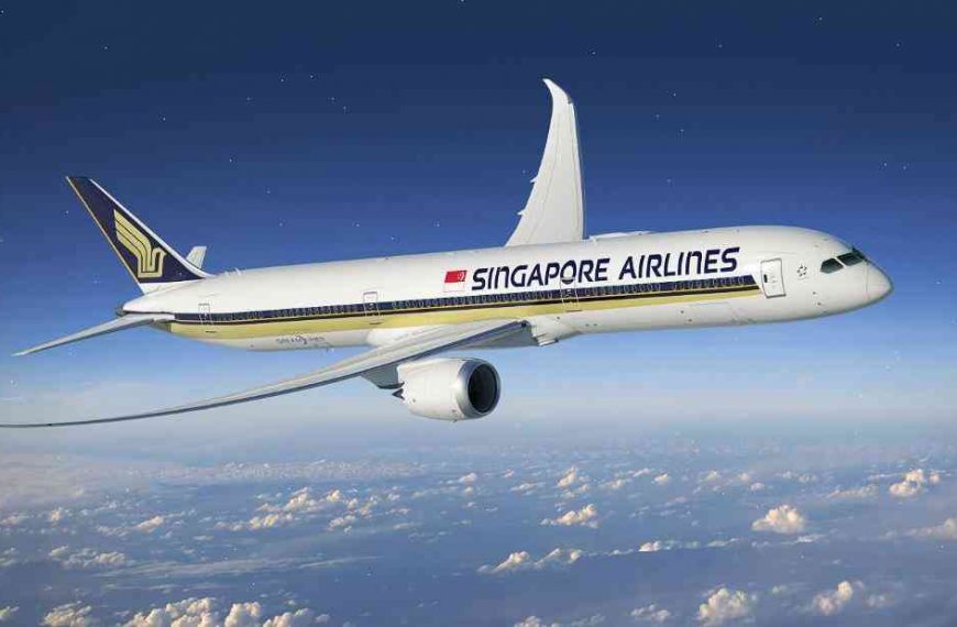 Singapore Airlines urges ‘universal vaccination’