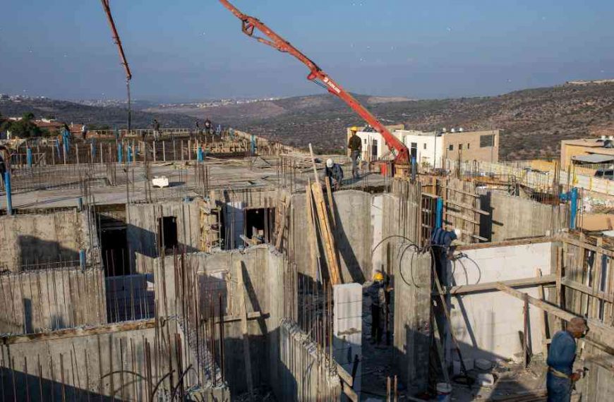 Thousands of Jewish settlers have been granted permits for new homes in the West Bank