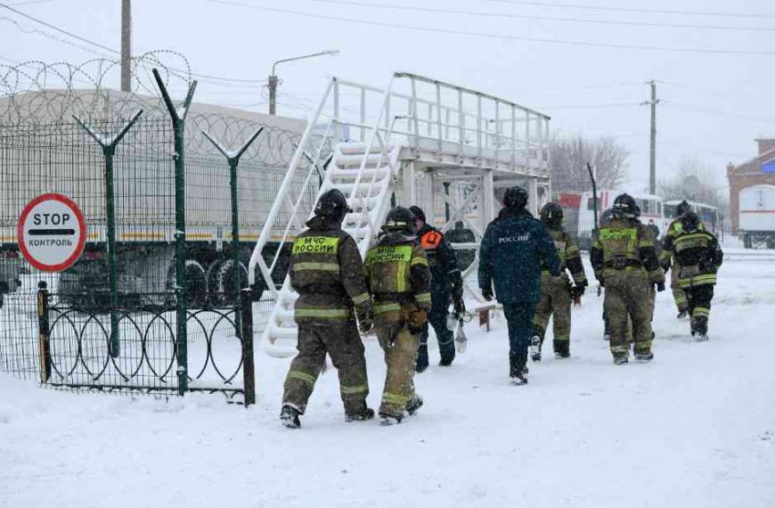 Rescuers find 43 trapped in Russia coal mine